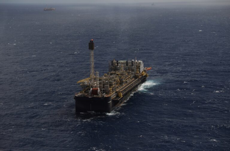 Petrobras (PETR4) eleva diesel em mais de 6% para distribuidoras