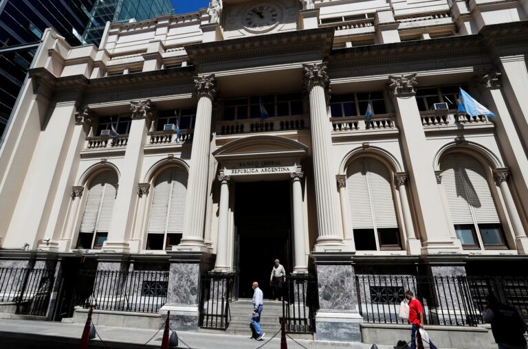 Banco central argentino reduz taxa de juros de 32% para 29%