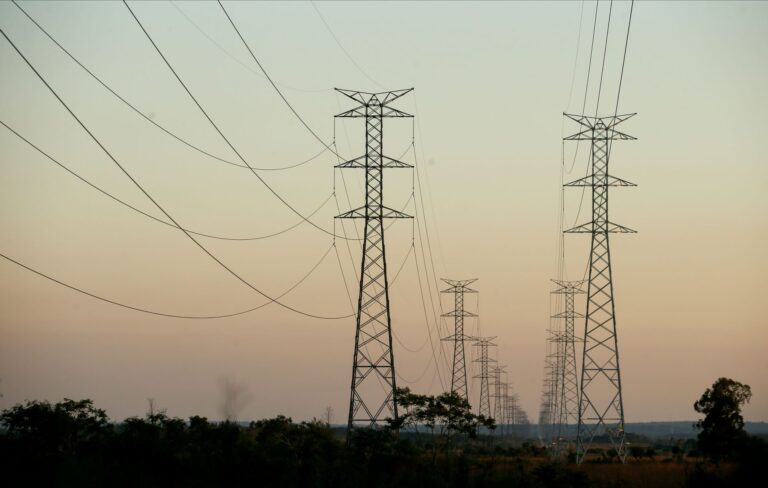 Brasil terá bandeira tarifária verde em fevereiro, sem cobrança extra na conta de luz