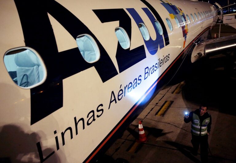 Fitch rebaixa rating da Azul para “RD”, ante “C”, e depois eleva para “CCC”