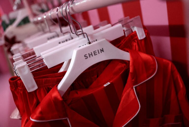 Quem faz as blusinhas? Grupo acusa Shein de usar trabalho forçado e contesta IPO