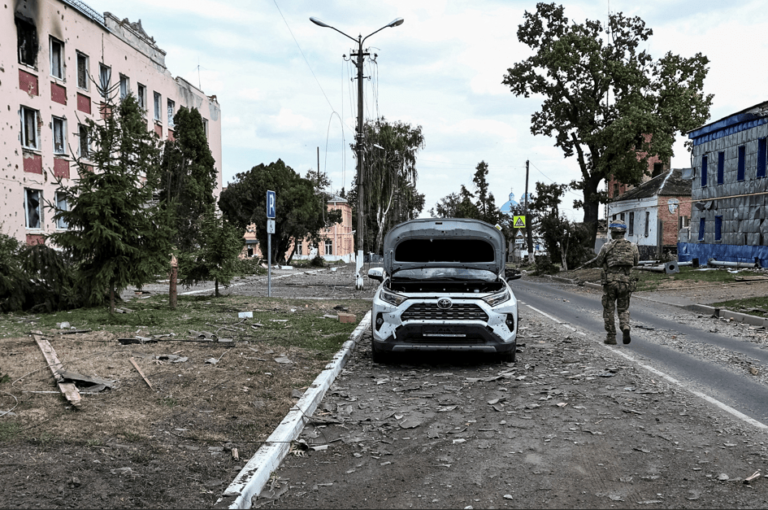 Ucrânia e Rússia acusam-se mutuamente por ataque fatal a colégio na região de Kursk