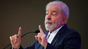 Lula escolhe Gleisi como ministra para substituir Padilha na articulação política