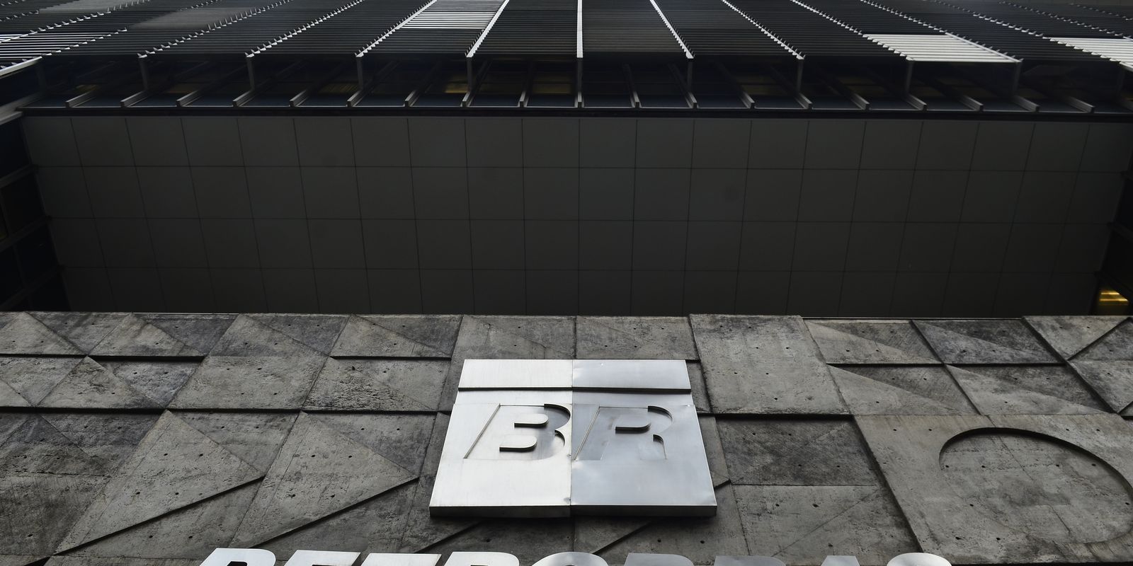 Petrobras tem lucro líquido de R$ 36,6 bilhões em 2024