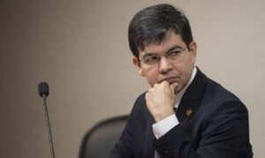 Projeto que salva emendas do orçamento secreto é inconstitucional, dizem consultores da Câmara