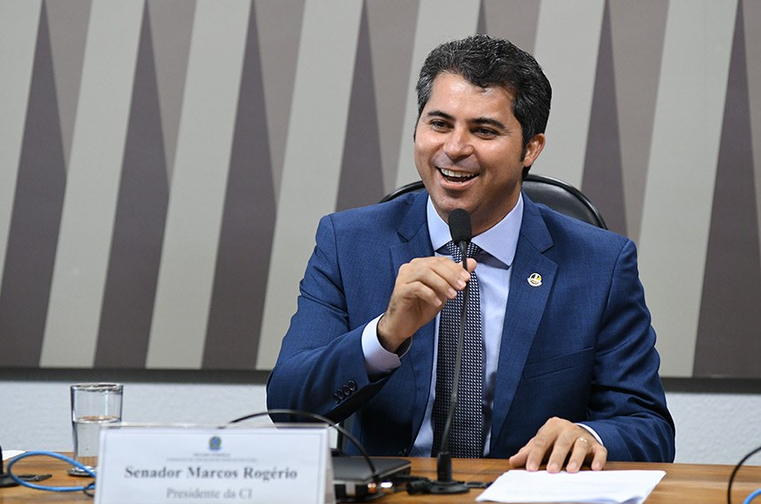 Bolsonaristas resgatam criação de ‘senador vitalício’ e mudança foro de parlamentares