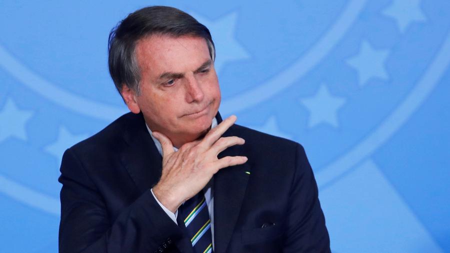 Bolsonaro diz que possível apreensão do passaporte de Eduardo visa causar constrangimento