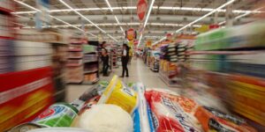 Inflação de fevereiro fica em 1,31%, a mais alta para o mês em 22 anos