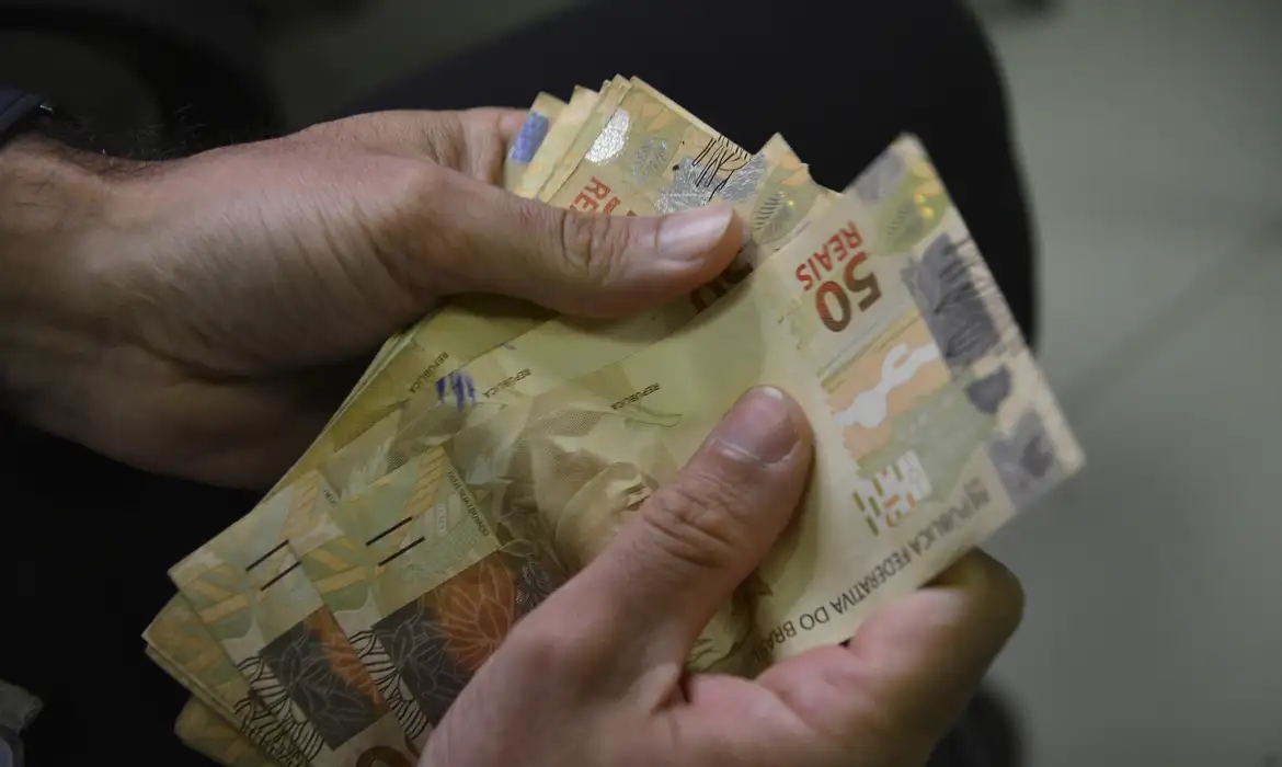 Juíza manda procurador do TCE do AM devolver R$ 4,5 milhões que recebeu por ‘nomeação tardia’