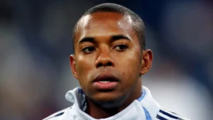 Mendes pede vista e suspende julgamento de Robinho no STF