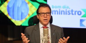 Ministro do Trabalho pede cautela para trabalhador CLT com crédito