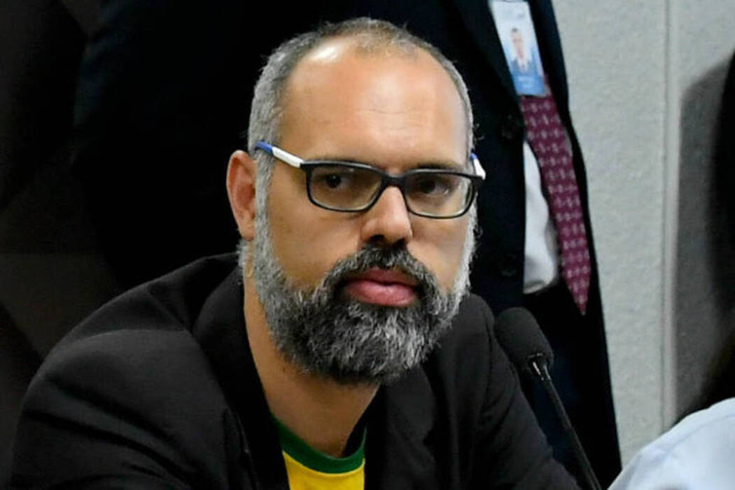PF quer que Meta e X informem dados de contas de Allan dos Santos