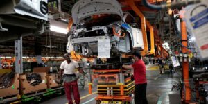 Produção industrial fica estável em janeiro, após três meses de baixa