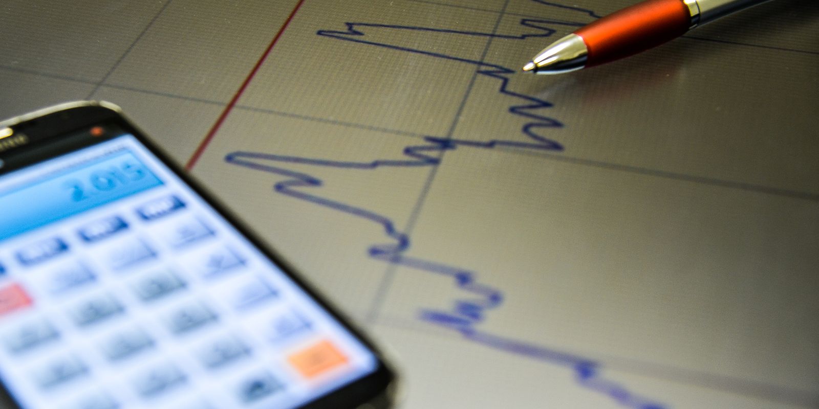 Serviços e indústria puxam maior alta da economia desde 2021