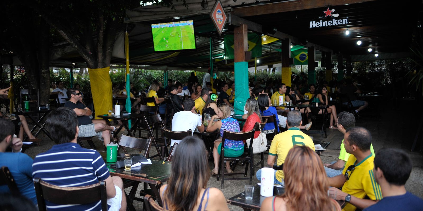 Bares e restaurantes esperam aumentar faturamento no feriadão de abril