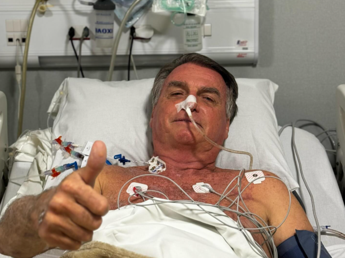 Ex-presidente está na UTI após procedimento delicado no abdômen; Michelle Bolsonaro agradece apoio e diz que tudo correu bem