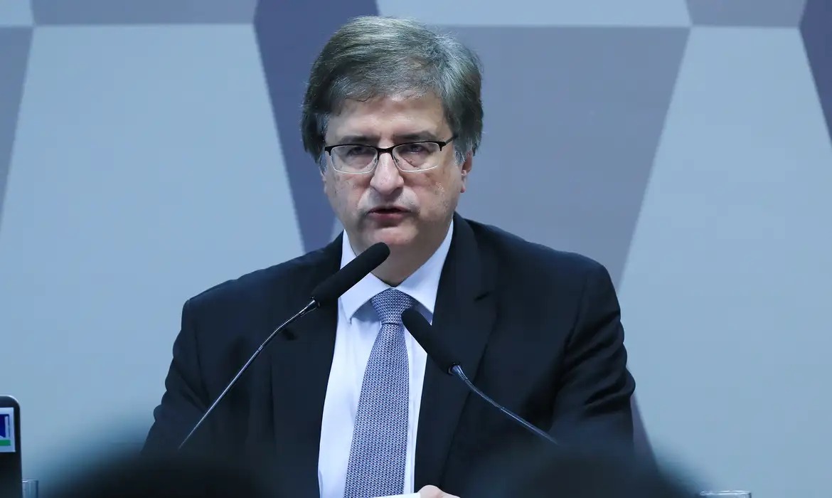 Gonet defende julgamento de Bolsonaro no STF
