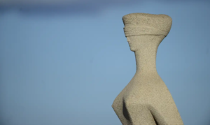 estatua justiça de lado stf