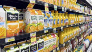 A demanda já era fraca. Com mais laranja, preço do suco desaba