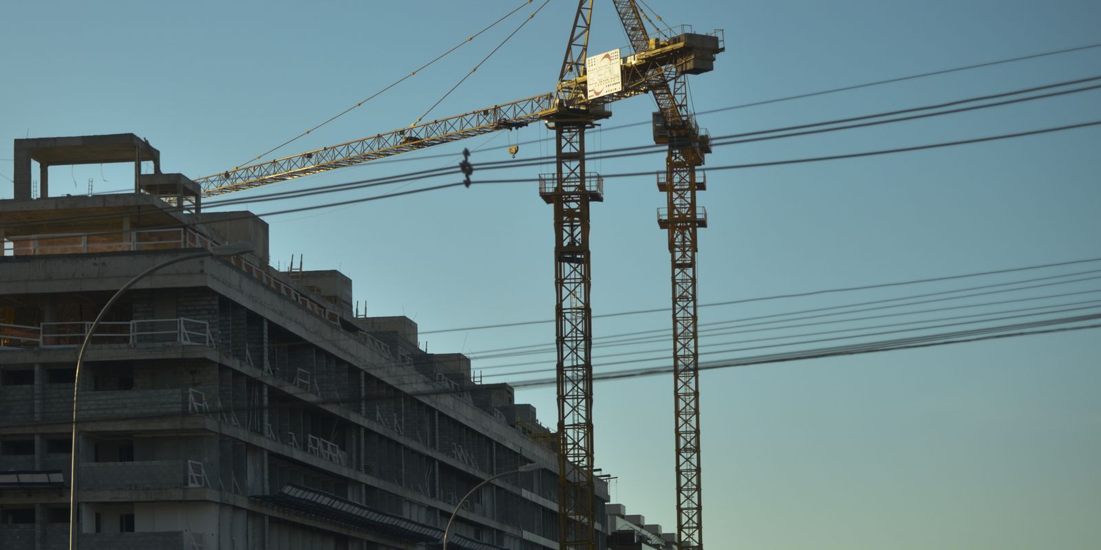 Construção civil chegou a ter 2,5 milhões de postos em 2023, diz IBGE
