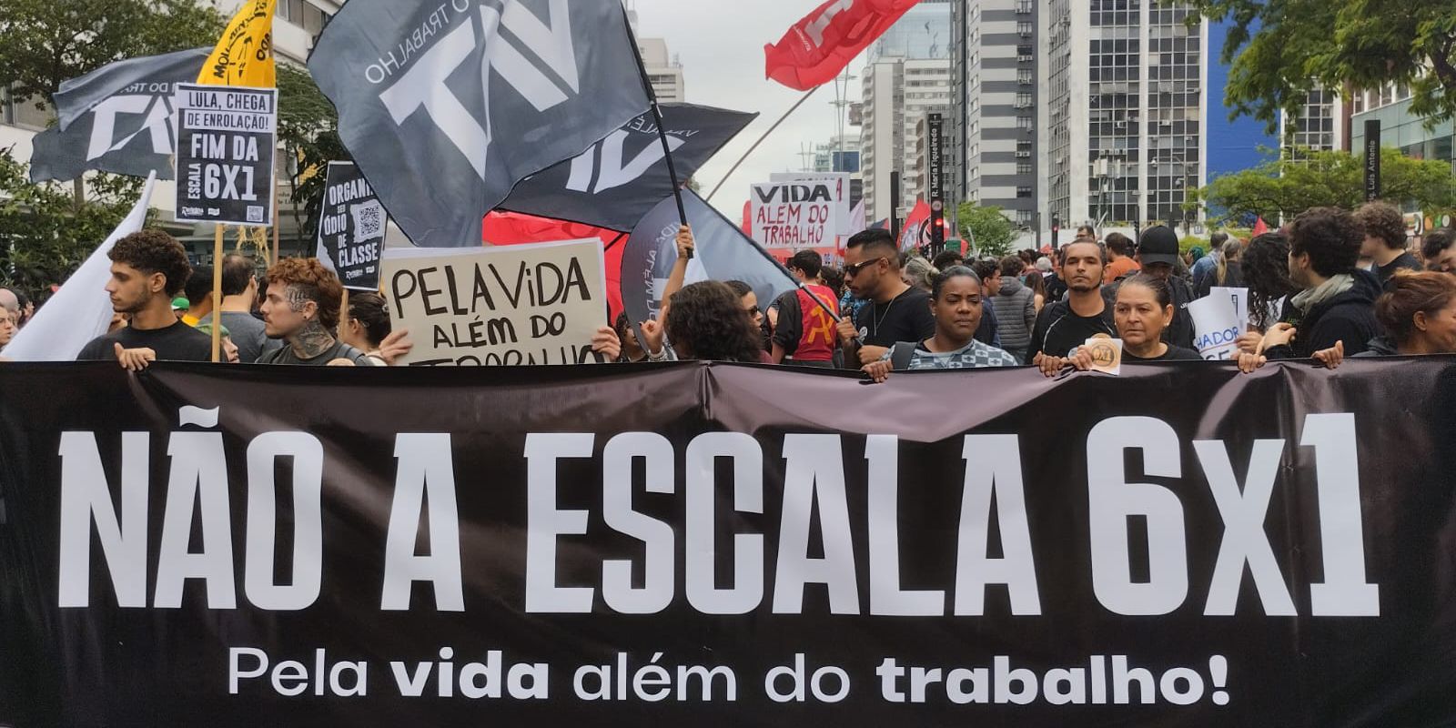 No Dia do Trabalhador, mobilizações pedem fim da jornada 6x1