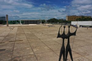 Praça dos Três Poderes espera R$ 25 mi para revitalização, mas projeto é alvo de críticas