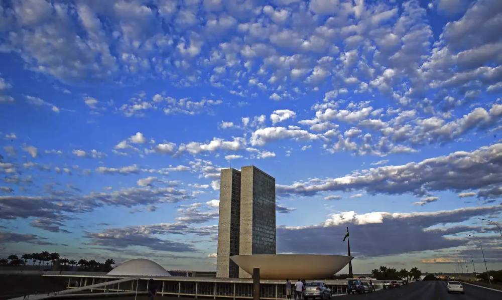 brasilia congresso nuvens
