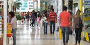 Vendas do comércio varejista crescem 0,8% em março