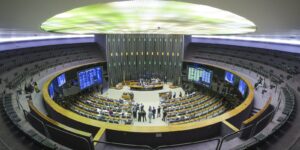 Governo tem mais um dia de conversas na Câmara sobre IOF