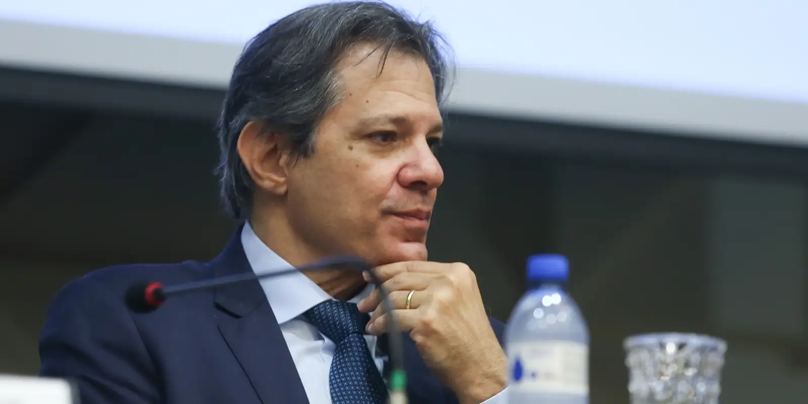 Haddad envia pacote para compensar IOF com IR de 17,5% para aplicações