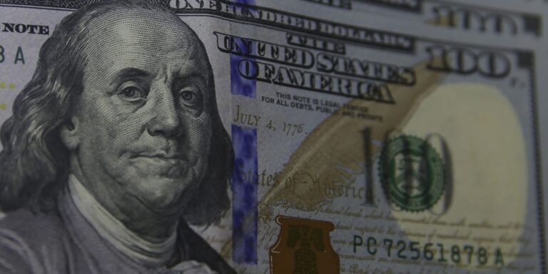 Após tarifaço dos EUA, madeireira catarinense anuncia férias coletivas