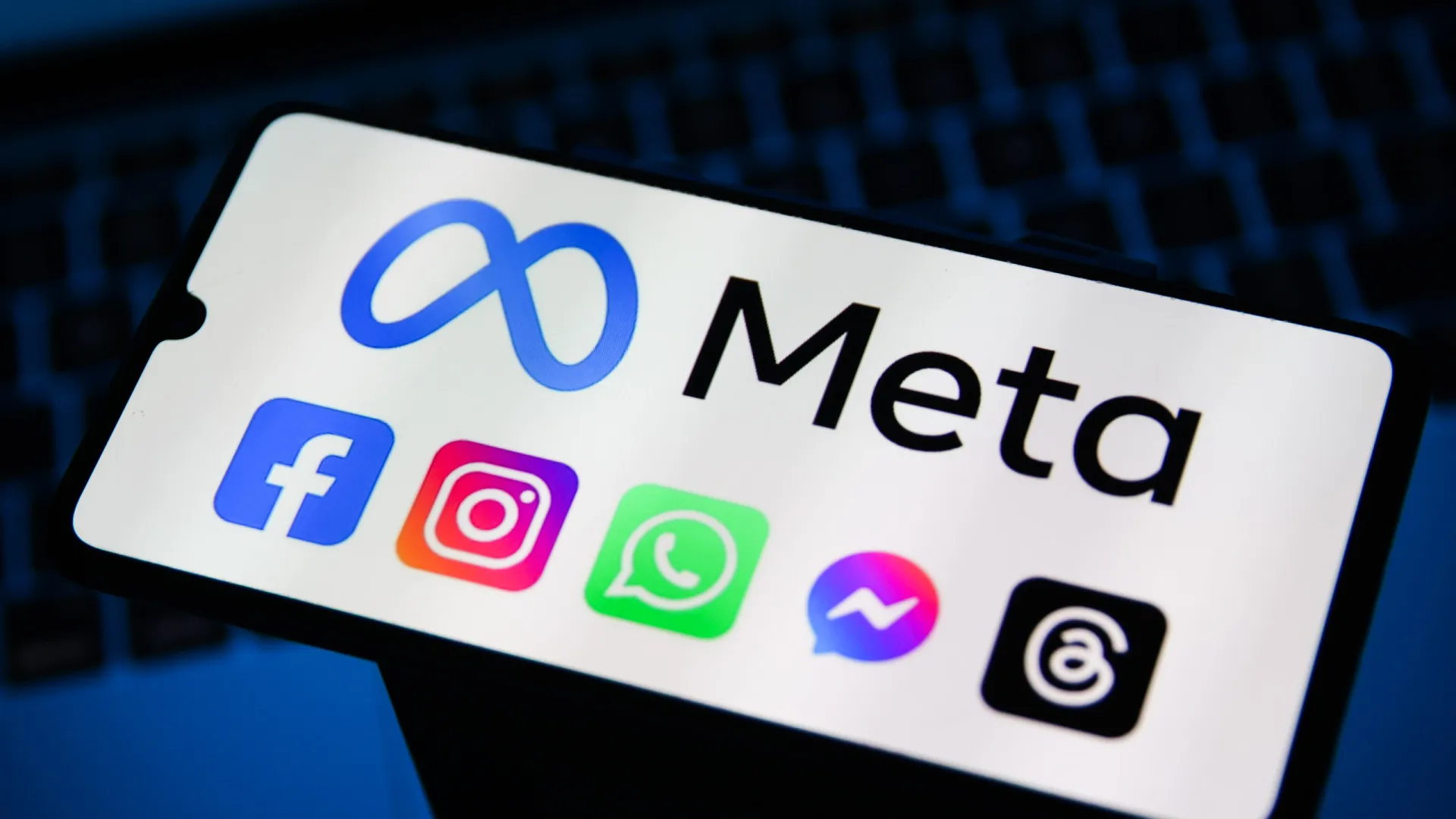AGU pede que Meta exclua chatbots que promovem erotização infantil