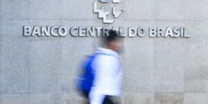 BC acompanha tarifaço e vê juro alto por tempo “bastante prolongado”