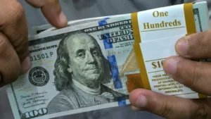 Dólar fecha abaixo de R$ 5,50 pela primeira vez em quase um mês