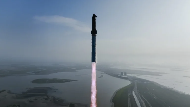 Em seu 10º teste, Starship interrompe série de falhas e faz voo perfeito