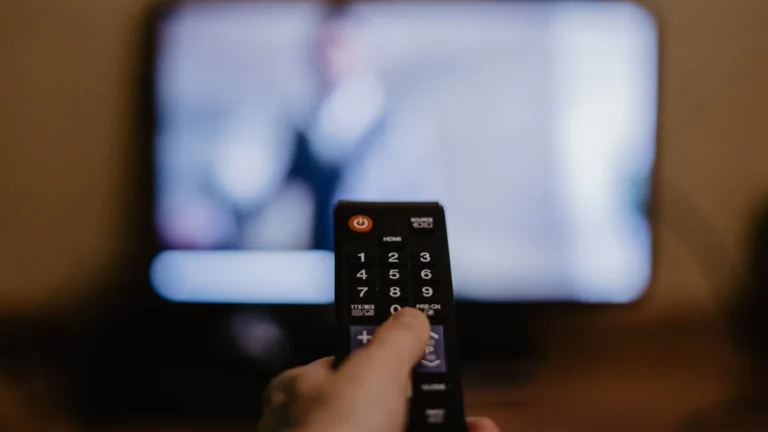 Falha global afeta TVs Samsung e ‘bloqueia’ apps; serviço volta aos poucos