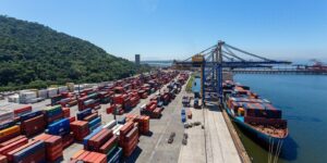 Gecex sobretaxa resinas plásticas dos Estados Unidos e do Canadá
