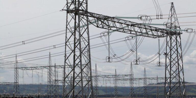 Hitachi anuncia nova fábrica visando data centers e energia renovável