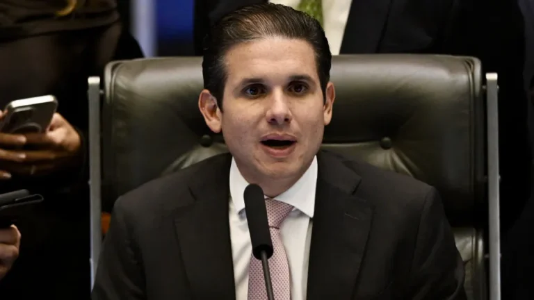 Hugo Motta anuncia comissão geral para discutir reforma administrativa na próxima semana