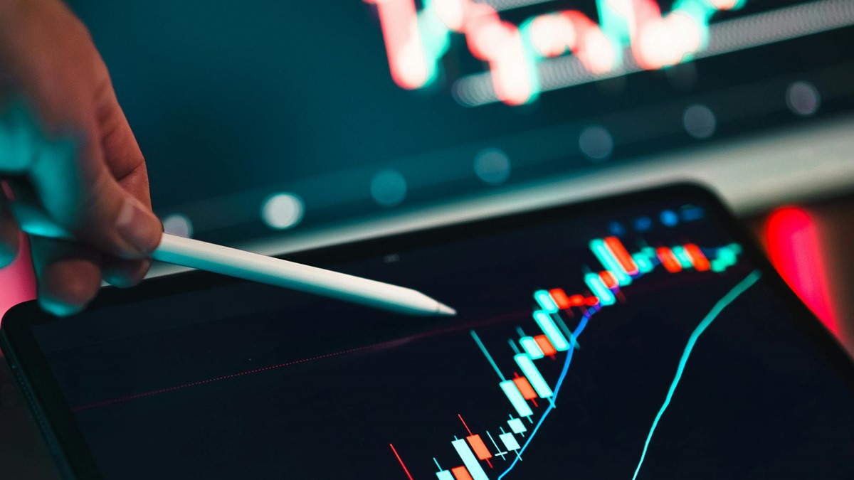 Ibovespa B3 sobe mais de 2% e marca nova máxima intradiária
