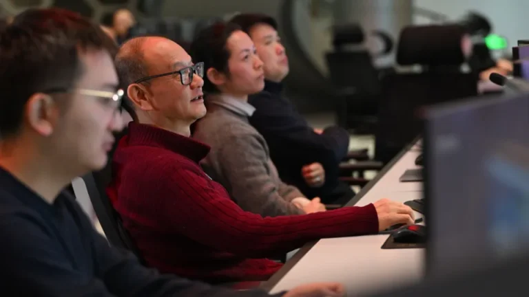 Modelo de jornada exaustiva da China é incorporado por empresas de tecnologia nos EUA