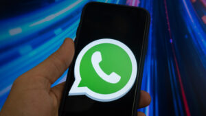 WhatsApp testa IA para resumir até cinco conversas de uma vez