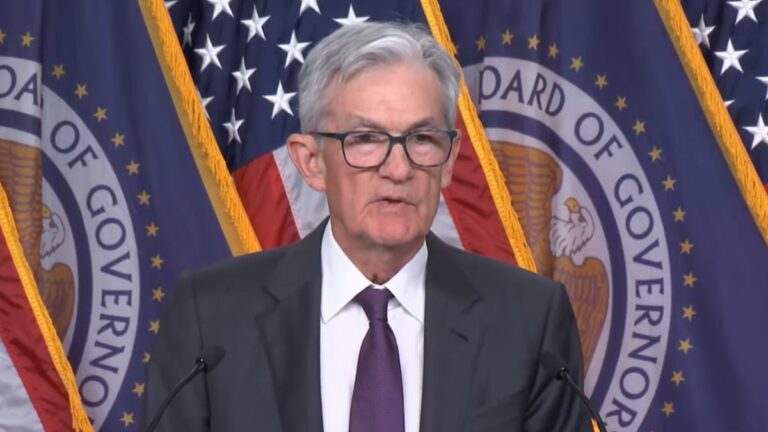 investidores esperam discurso de Powell