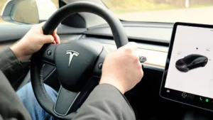 A causa da queda nas vendas de carros da Tesla