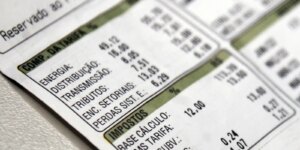 Aneel reduz bandeira para vermelha 1 na conta de luz em outubro