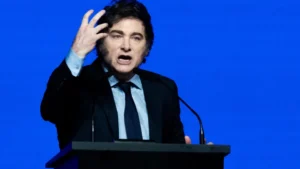 Ao contrário do que queria Javier Milei, argentinos não gastaram dólares do colchão