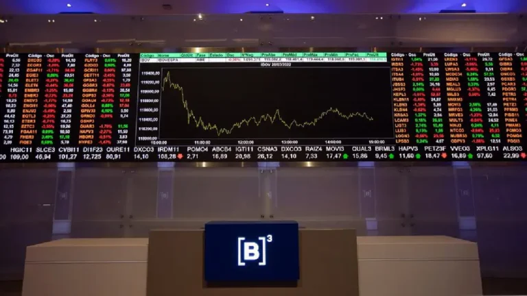 Ibovespa B3 recua 0,52%, com peso de queda da Cosan (CSAN3); dólar vai a R$ 5,33