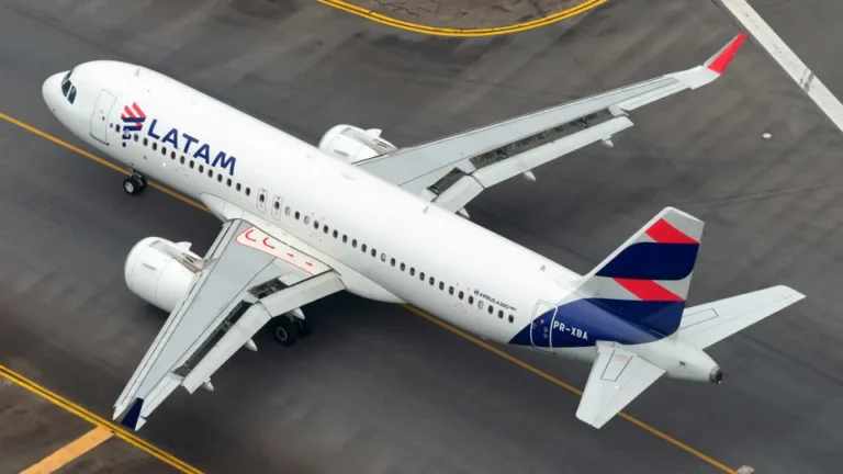Latam vai adicionar até 30 destinos no Brasil com encomenda de aeronaves da Embraer