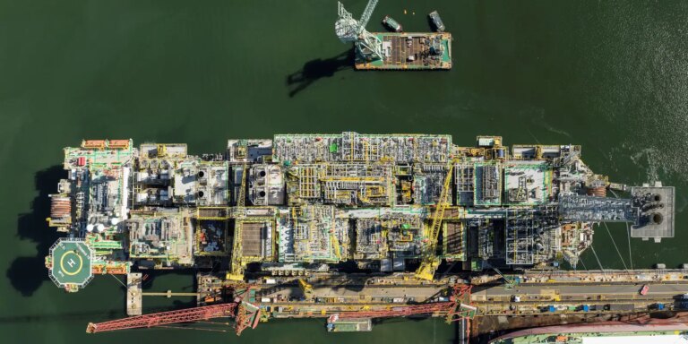 Nova plataforma chega ao pré-sal e pode aumentar produção em 20%