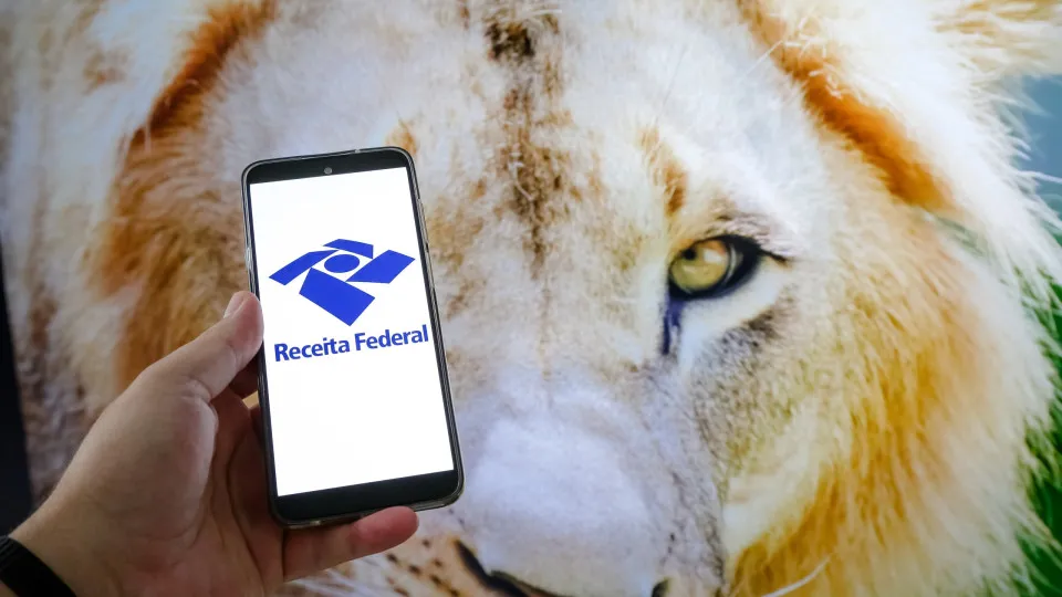 Oposição quer derrubar aumento de IR para mais ricos, e centrão se divide